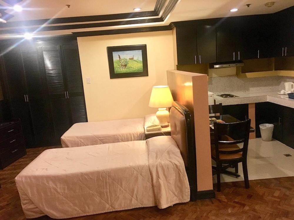 Lourdes Suites San Pedro Makati Exterior foto