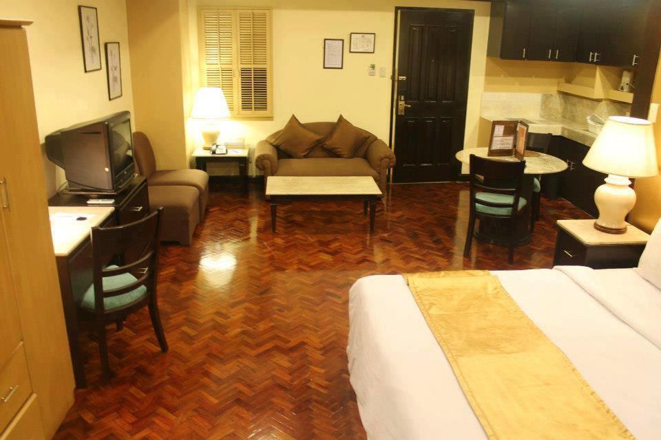 Lourdes Suites San Pedro Makati Exterior foto