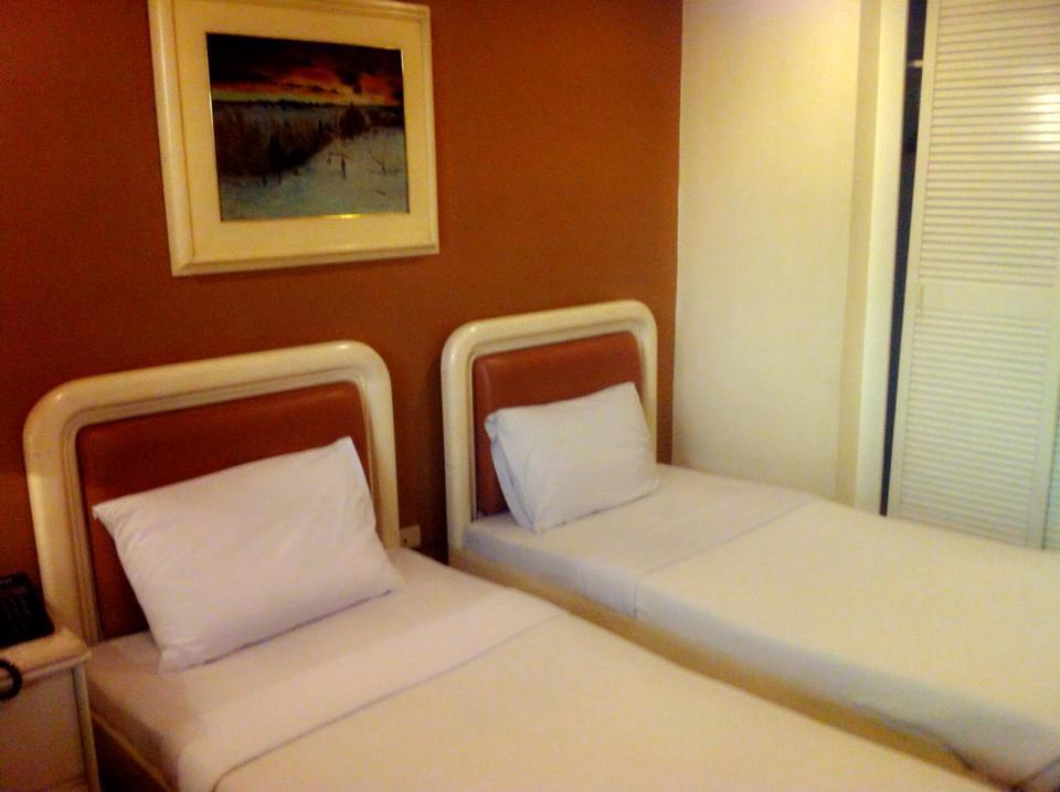 Lourdes Suites San Pedro Makati Exterior foto