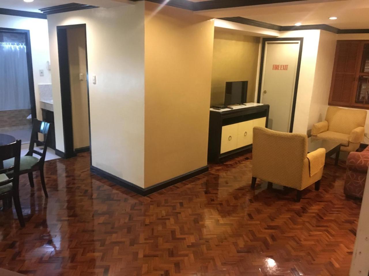 Lourdes Suites San Pedro Makati Exterior foto