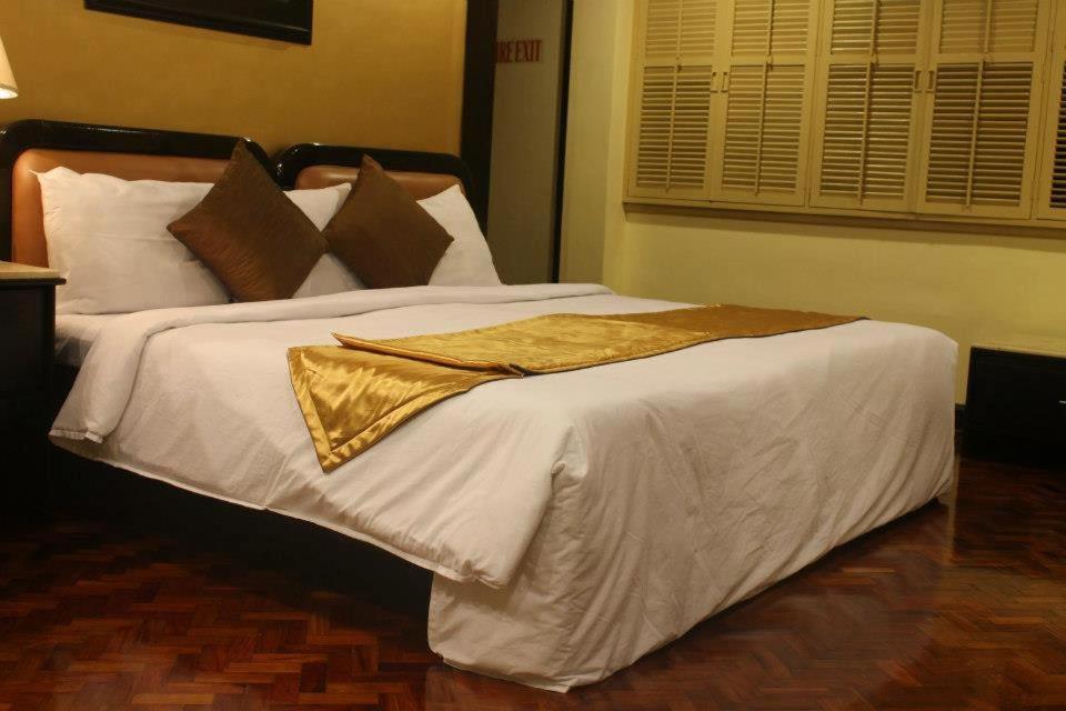 Lourdes Suites San Pedro Makati Exterior foto