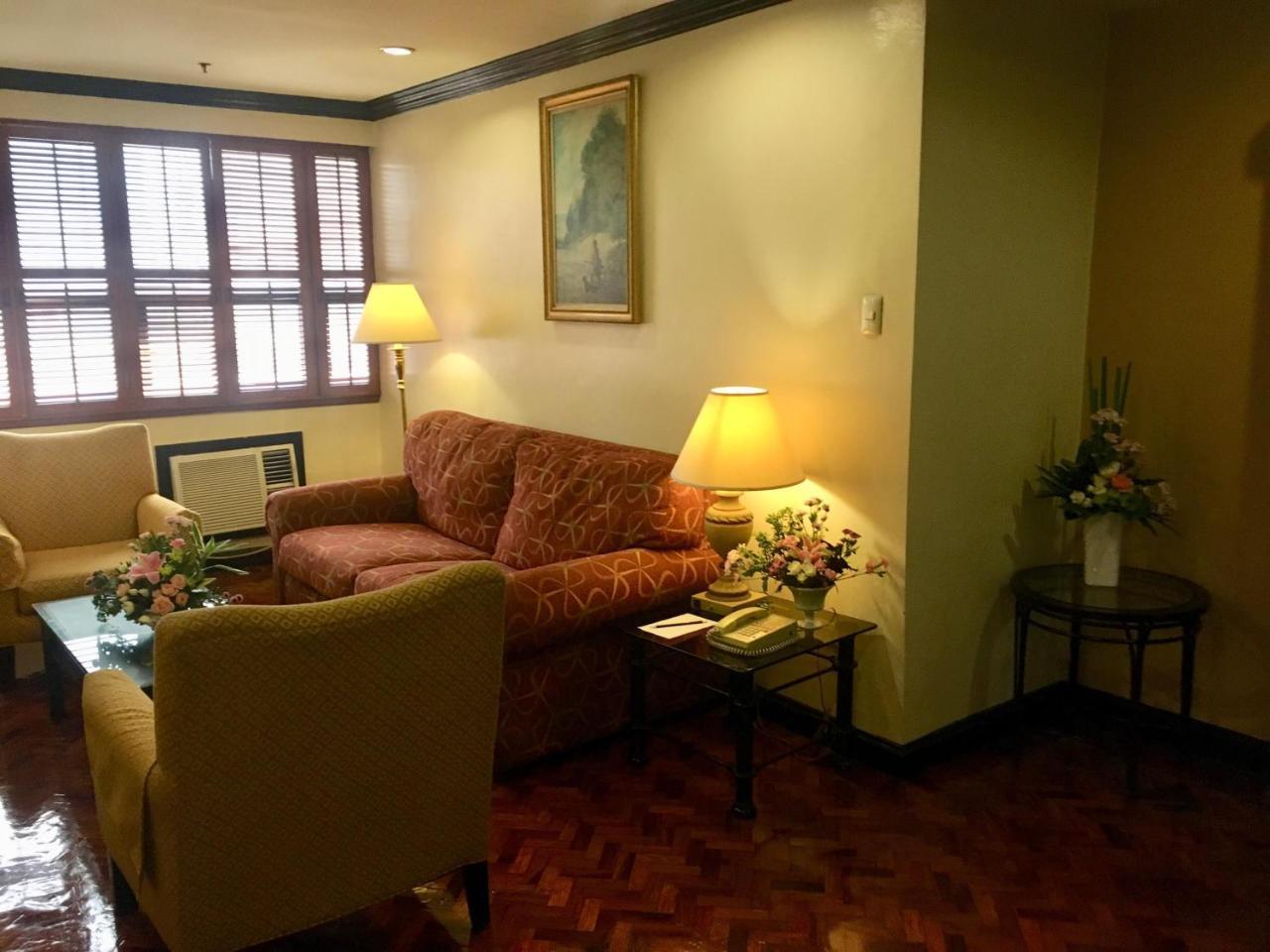 Lourdes Suites San Pedro Makati Exterior foto