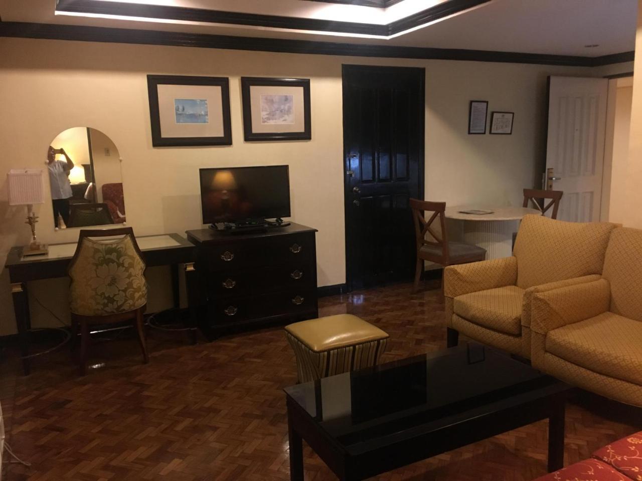 Lourdes Suites San Pedro Makati Exterior foto