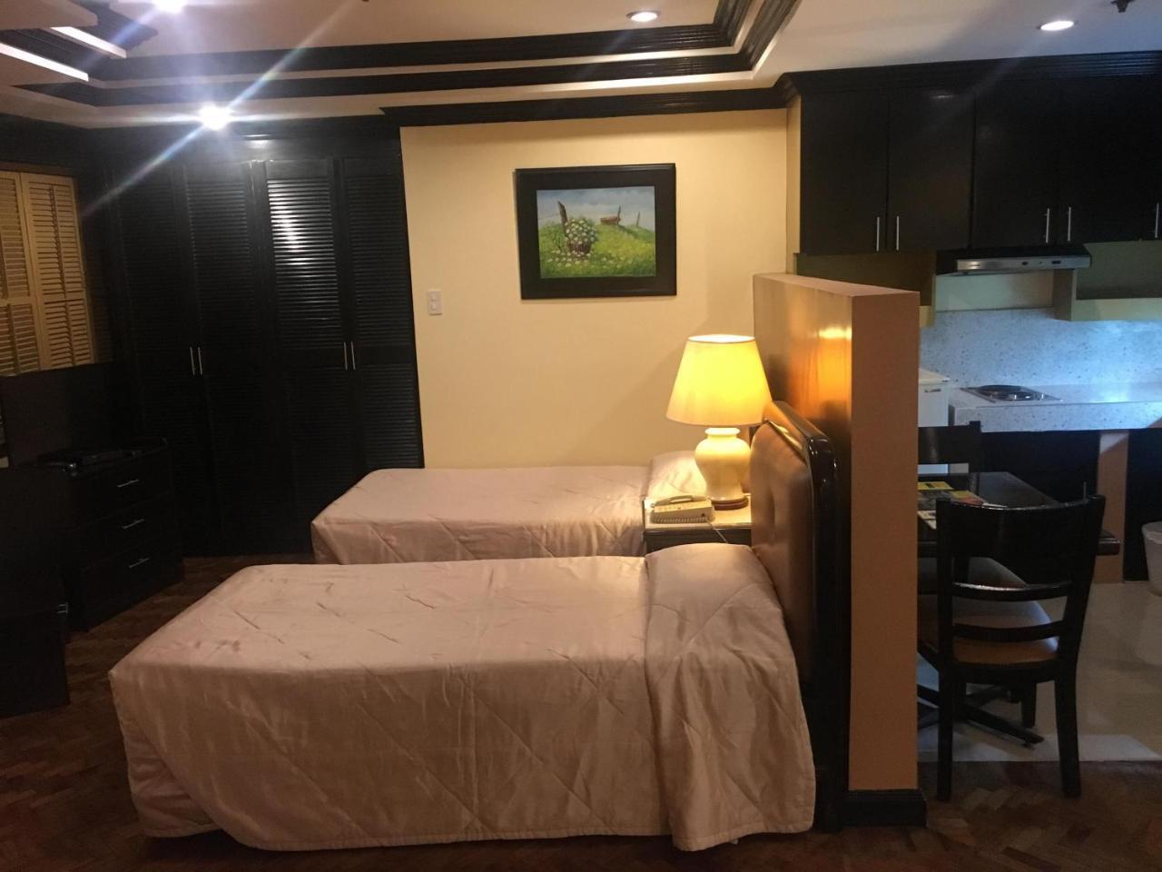Lourdes Suites San Pedro Makati Exterior foto