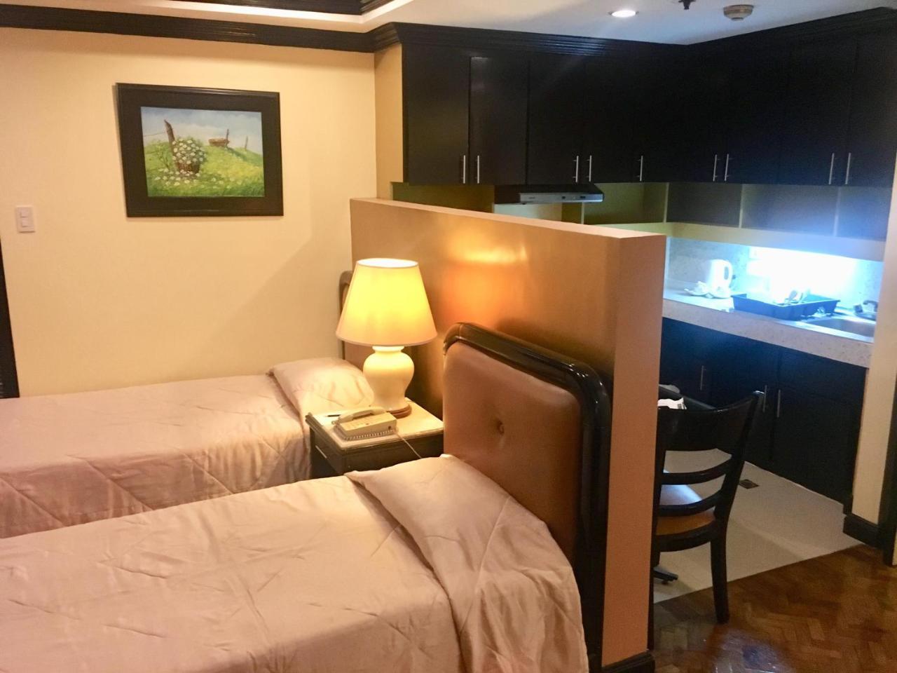 Lourdes Suites San Pedro Makati Exterior foto
