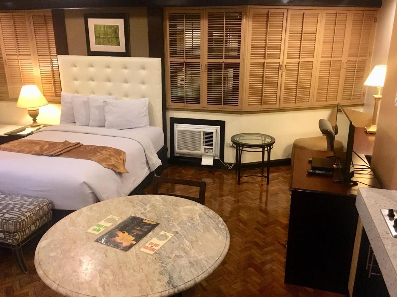 Lourdes Suites San Pedro Makati Exterior foto