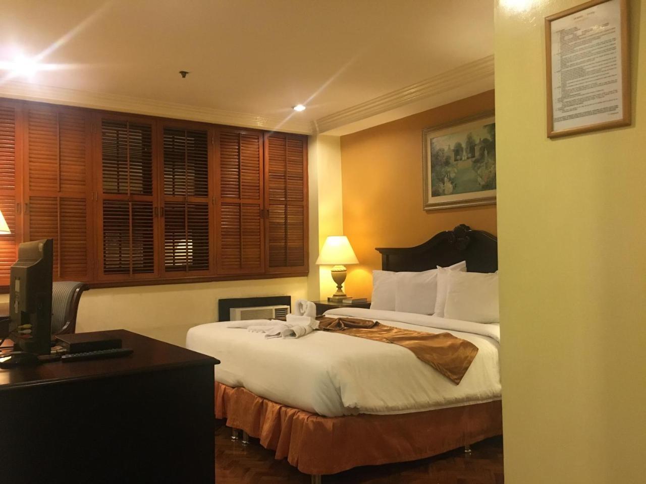 Lourdes Suites San Pedro Makati Exterior foto